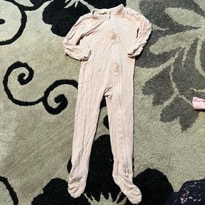 Kyte baby footie. Older style